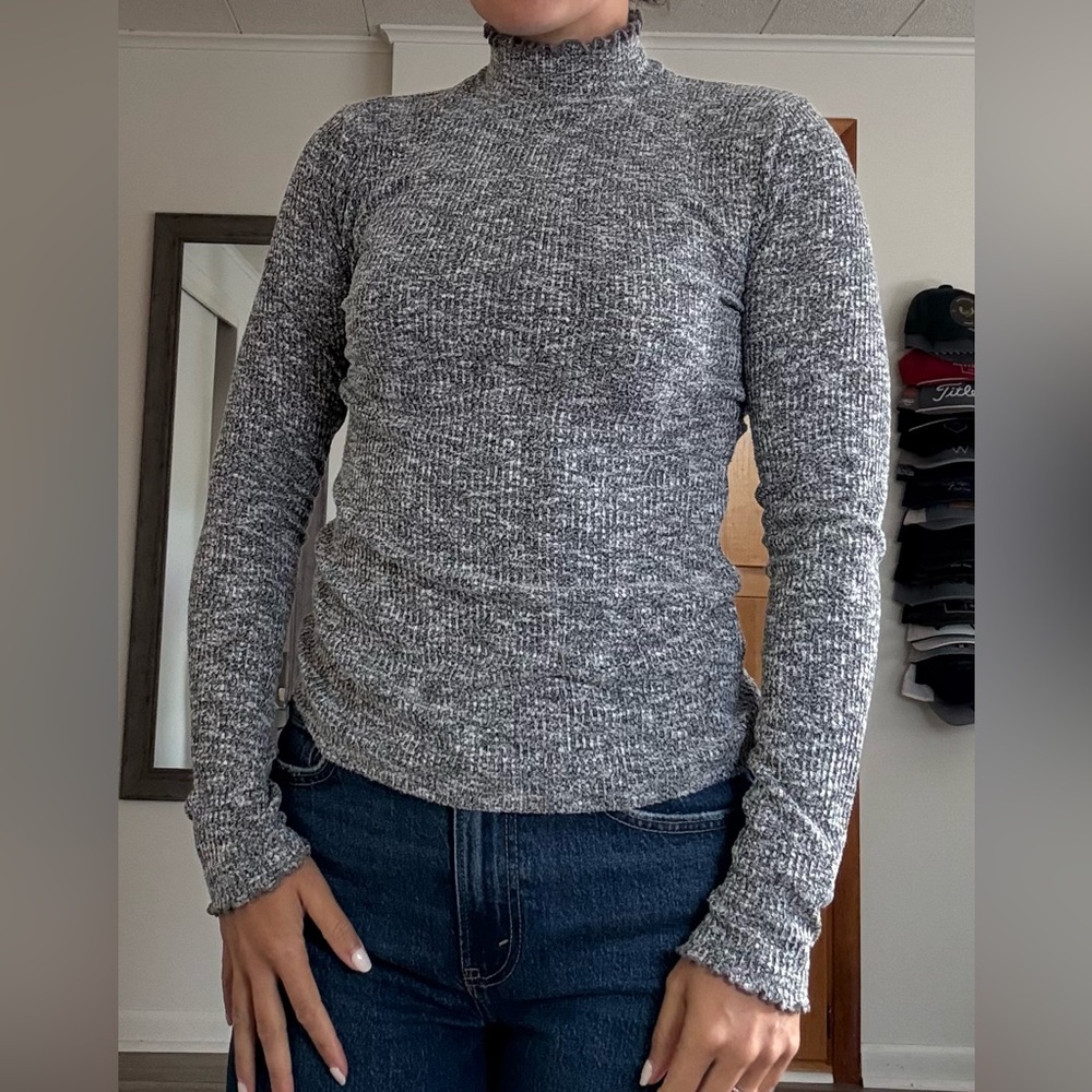 Abercrombie & Fitch Heathered Gray Crewneck Sweater